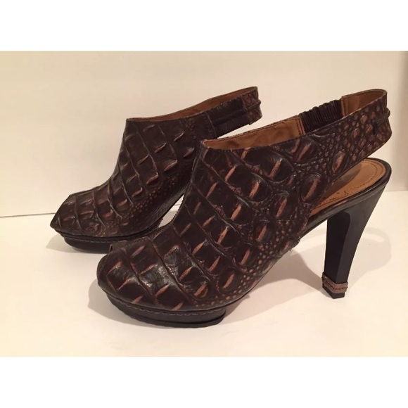 MaxAzria crocodile embossed slingback sandals 37.5 - Picture 2 of 7